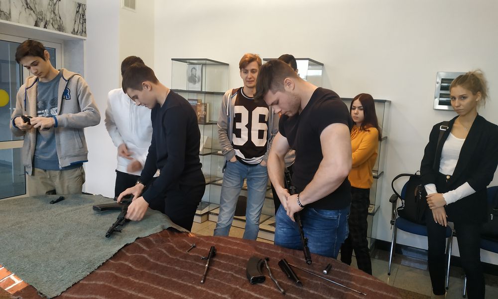 Студенты 1-го курса Сургутского финансово-экономического колледжа