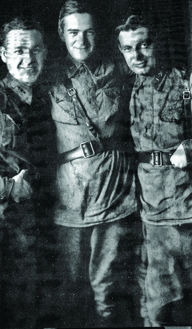Гранин с сослуживцами