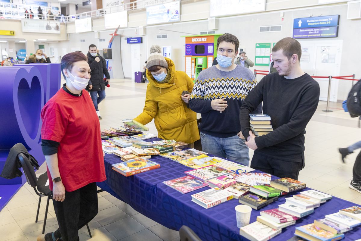 Акция Возьми книгу в дорогу, Сургутский аэропорт