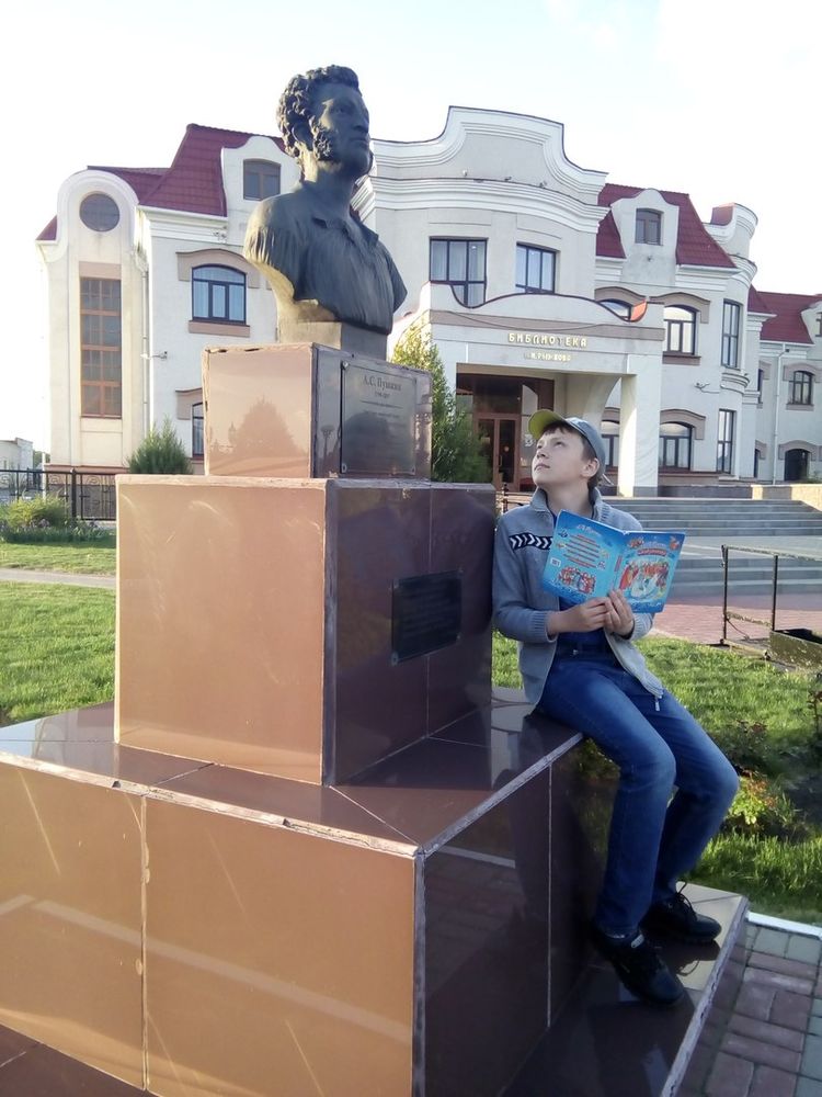 2 место М. Будаков Эх, Александр Сергеевич, что же вы так мало сказок написали. Уже в пятый раз перечитываю