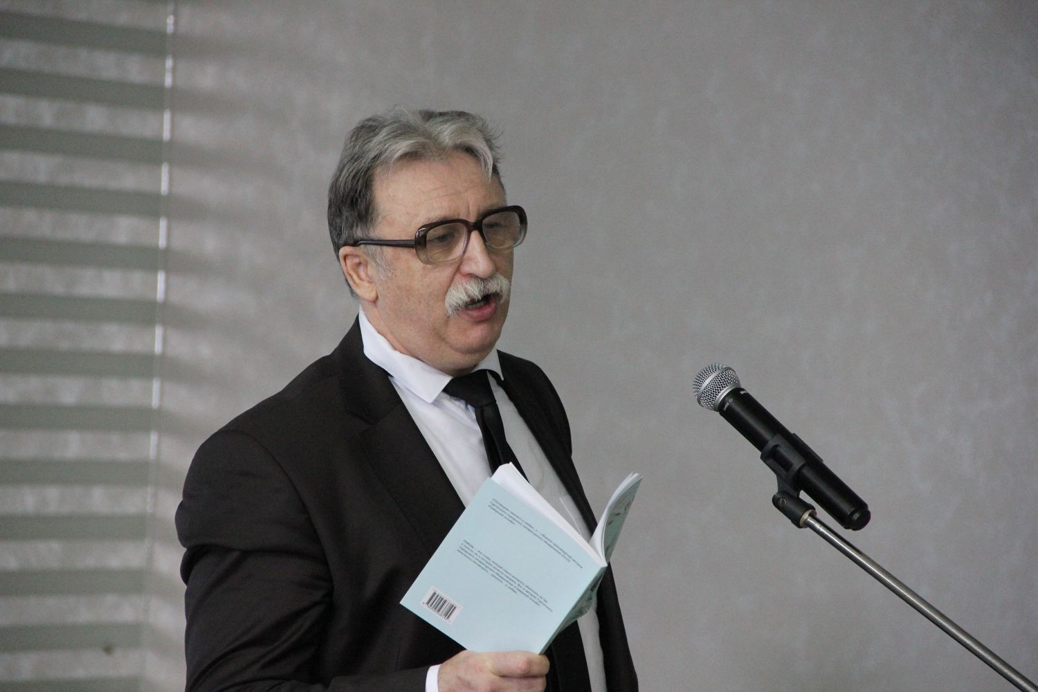 Сергей Мельников читает стихи Анатолия Котлова