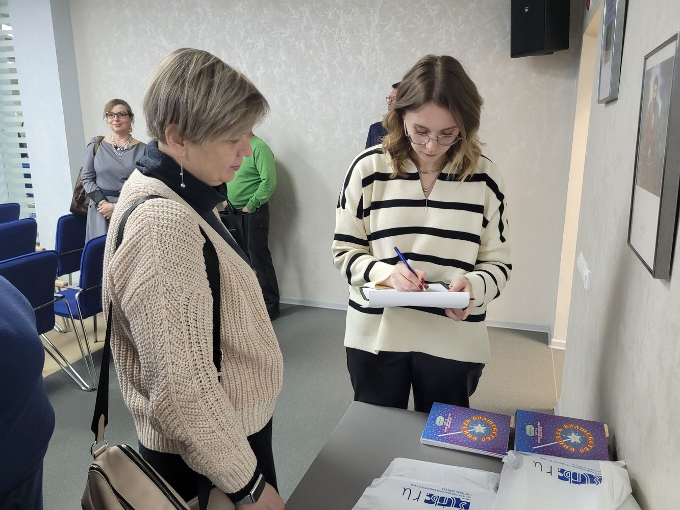 Педагоги детских садов получают комплекты брошюр