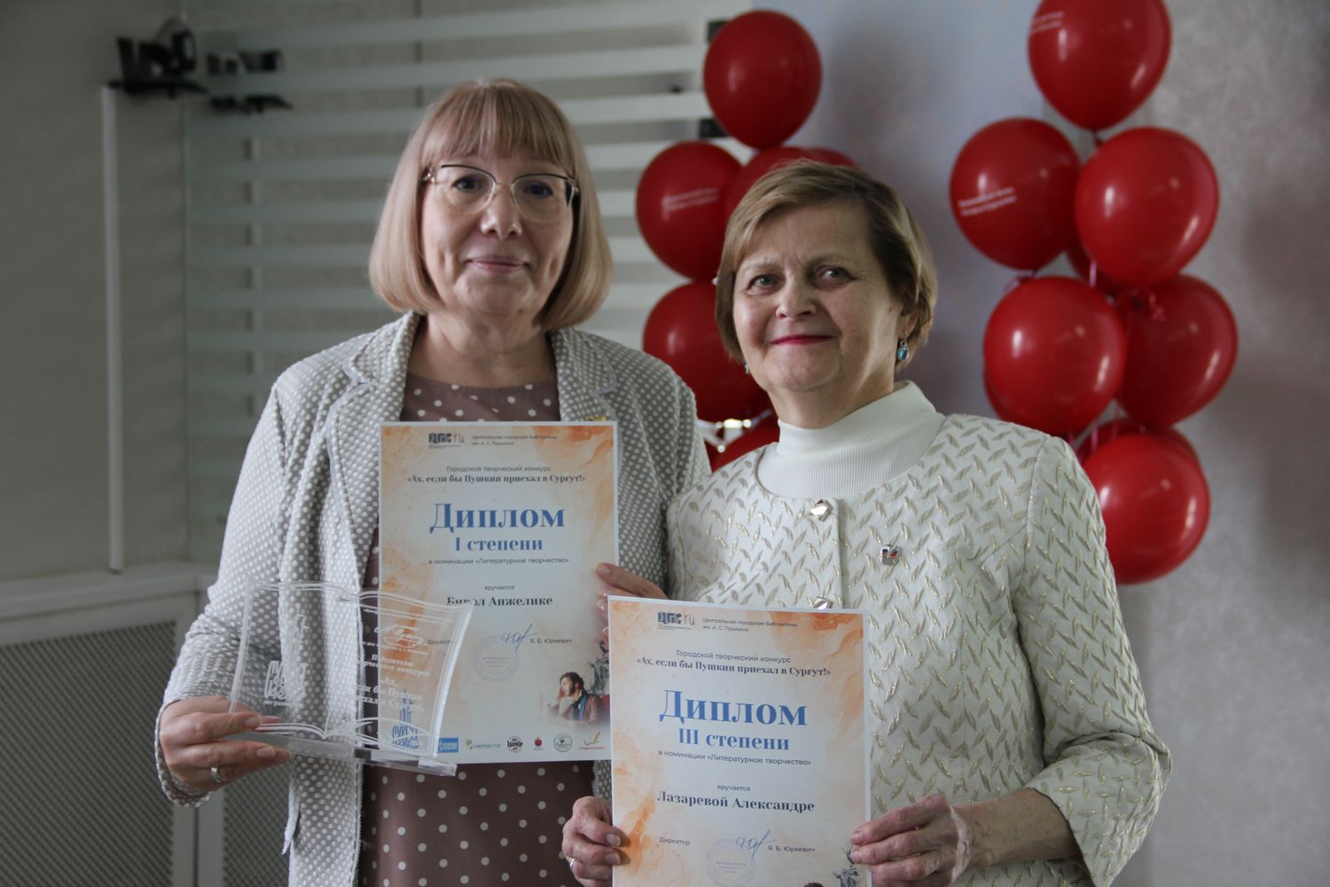 Члены ЛитО Анжелика Бивол и Александра Лазарева