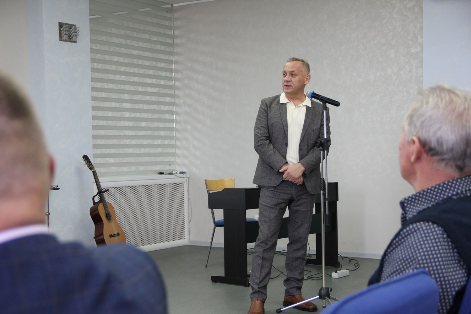 декан филфака СурГПУ Н.В. Ганущак