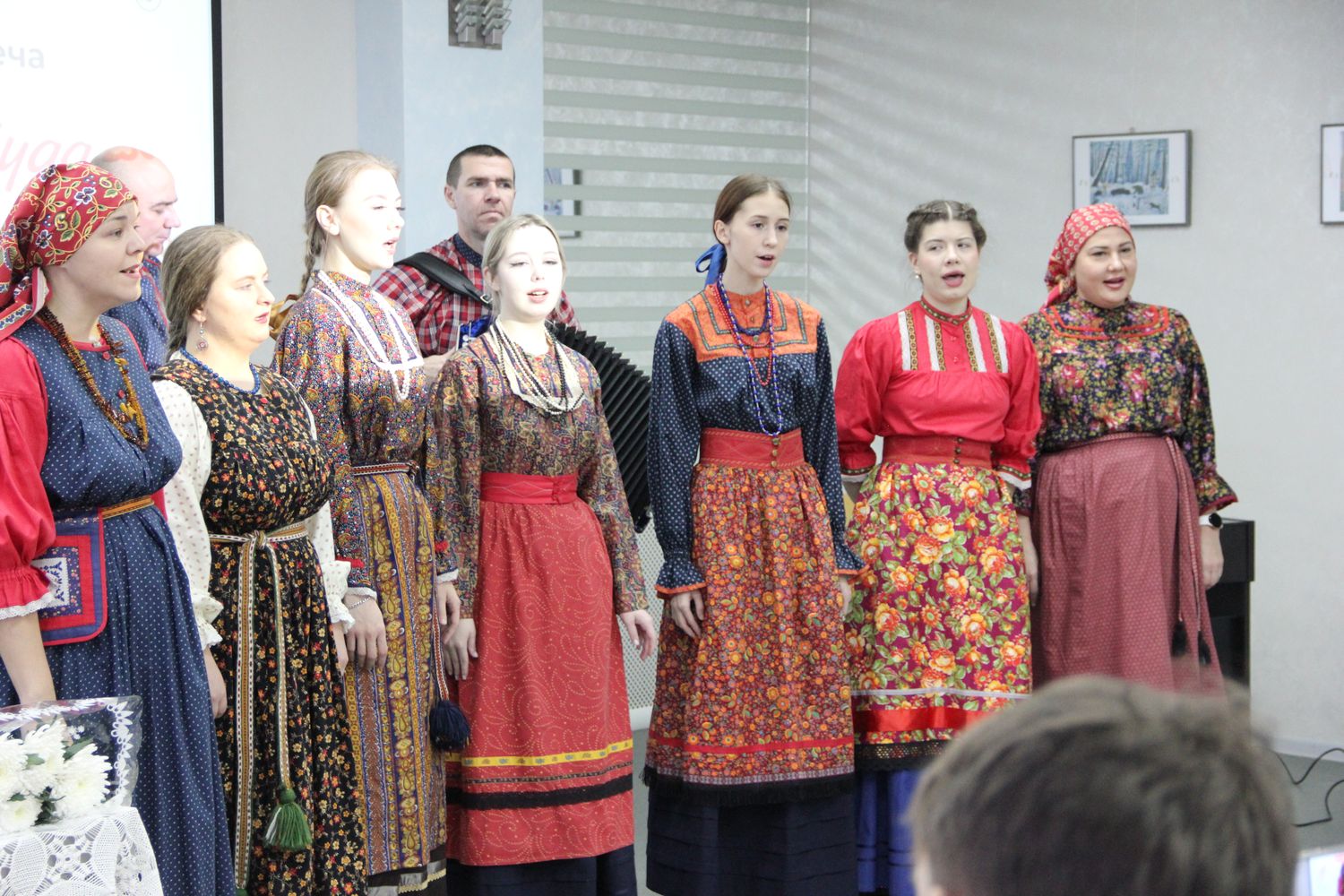 выступление фольклорного ансамбля Знаменка