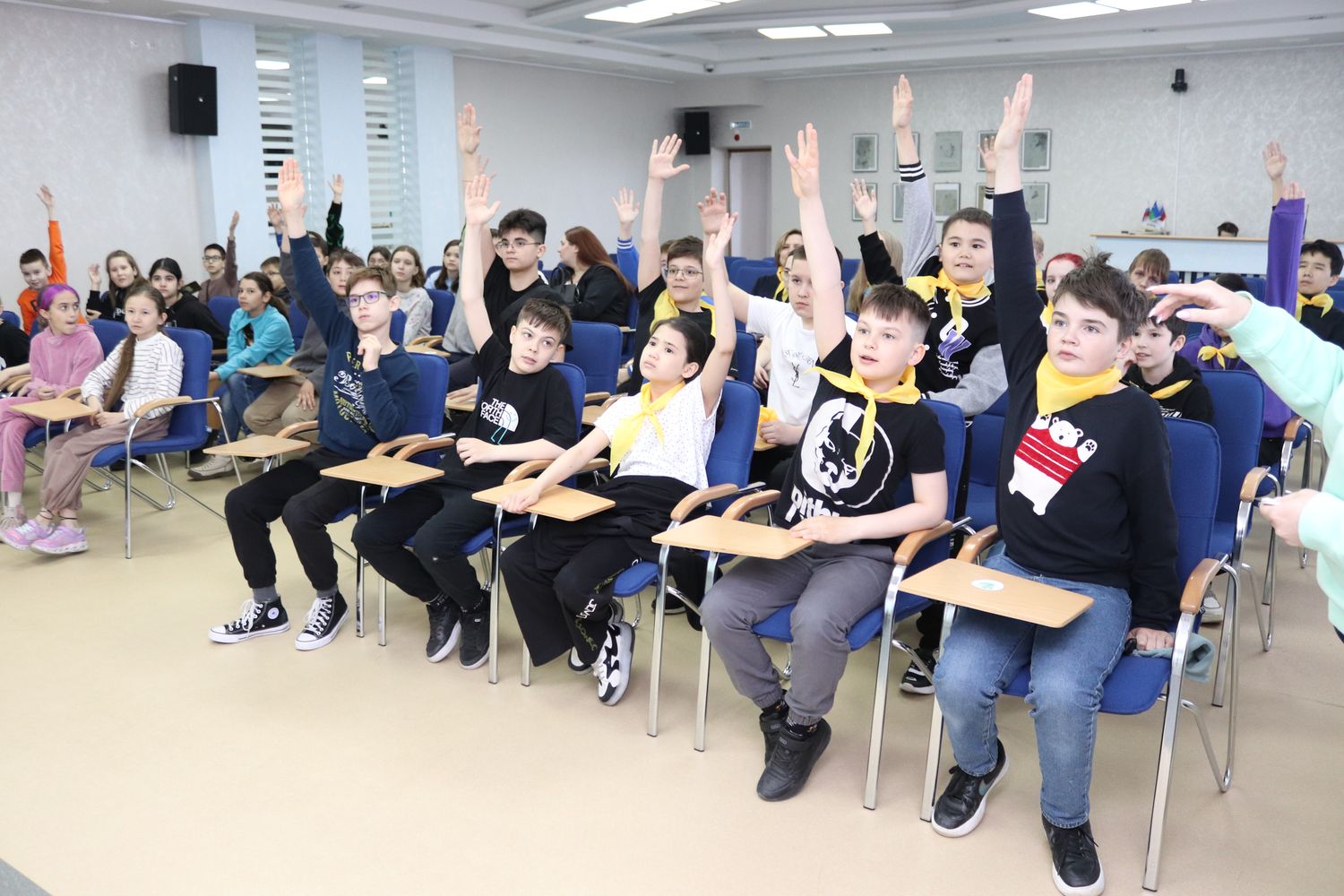 учащиеся МБОУ СОШ 24 отвечают на вопросы викторины