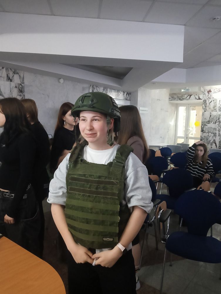 Студентка в амуниции Студентка в амуниции