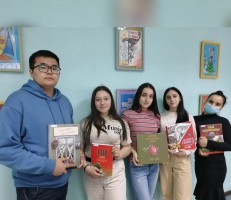 Волонтеры СурГУ в Центральной детской библиотеке, май 2021 г.