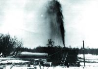 Вблизи поселка Шаим забил первый фонтан нефти (1960)